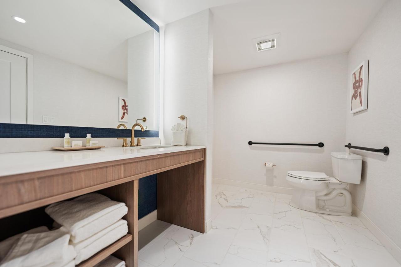 Greyfinch Chatham Inn Экстерьер фото